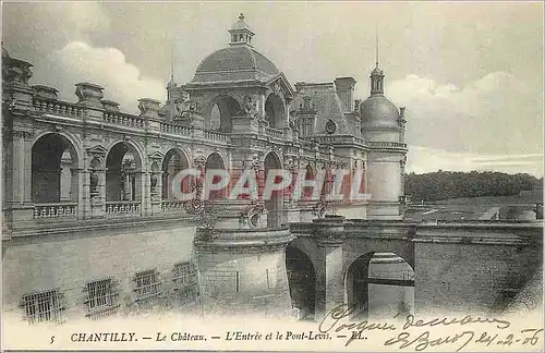 Cartes postales Chantilly le Chateau L'Entree et Le Pont Levis