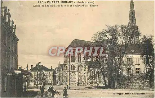 Ansichtskarte AK Chateaubriant (Loire Inferieur) Abside de l'Eglise Saint Nicolas et Boulevard de Eperon