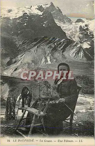 Cartes postales le Dauphine la Grave une Fileuse Folklore