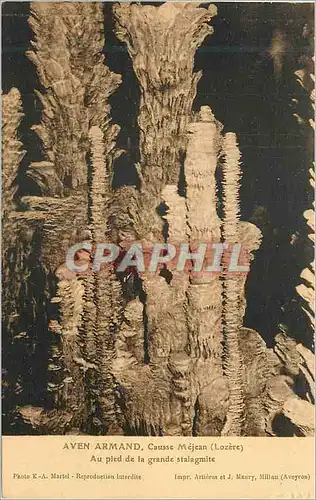 Cartes postales Aven Armand Cause Mejean (Lozere) Au Pied de la Grande Stalagmite