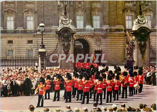 Cartes postales moderne Guards Band Leaving Buckingham Palace London Militaria