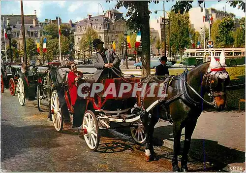 Cartes postales moderne Paris Rond Point des Champs Elysees Les Fiacres