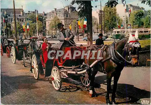 Cartes postales moderne Paris Rond Point des Champs Elysees Les Fiacres