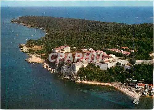 Cartes postales moderne Ile de Lerins L Ile Sainte Marguerite Au premier plan la prison du Masque de Fer