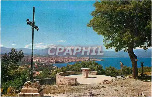 Cartes postales moderne Antibes AM La table d orientation de la Garoupe Au fond la chaine des Alpes