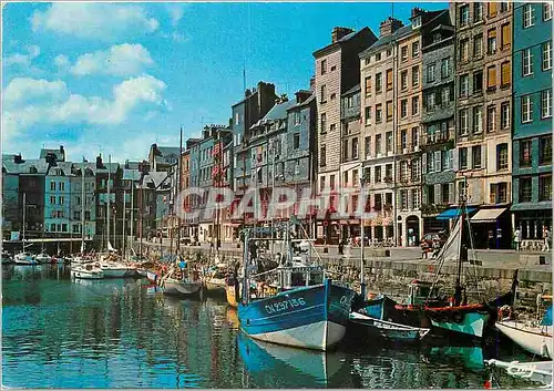 Cartes postales moderne Honfleur Le vieux bassin et les facades typiques du quai Sainte Catherine Bateaux