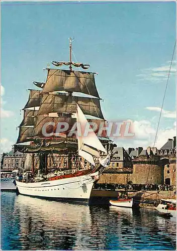 Moderne Karte Saint Malo I et V Grand voilier dns le bassin devant les remparts Bateau