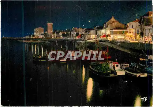 Cartes postales moderne Les Sables d Olonne Vendee L entree du port la nuit Bateaux de peche