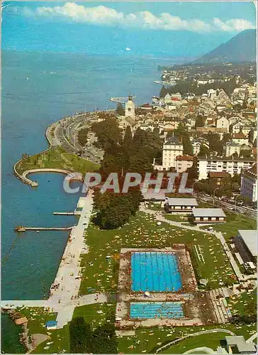 Cartes postales moderne Evian les Bains Haute Savoie Les bords du Leman et la ville au premier plan le centre nautique