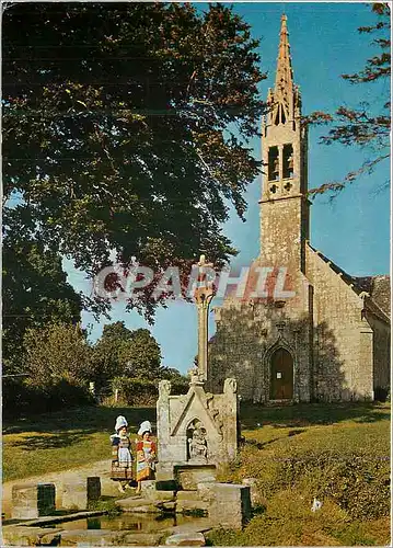 Cartes postales moderne Vieilles Pierres Saintes et Folklore Pieta a la Fontaine du Drennec Kiz Fouen costumes de la Cor
