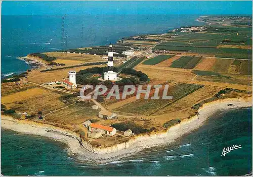 Cartes postales moderne Sur la Cote de Lumiere dans I Ile d Oleron A la pointe nord de I Ile le phare de Chassiron