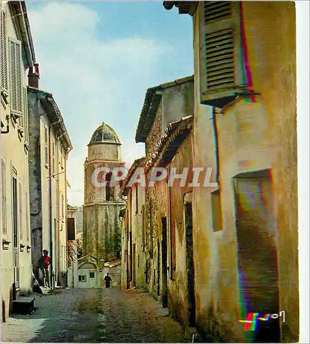 Cartes postales moderne Saint Tropez Var Vieille rue et le clocher de l Eglise