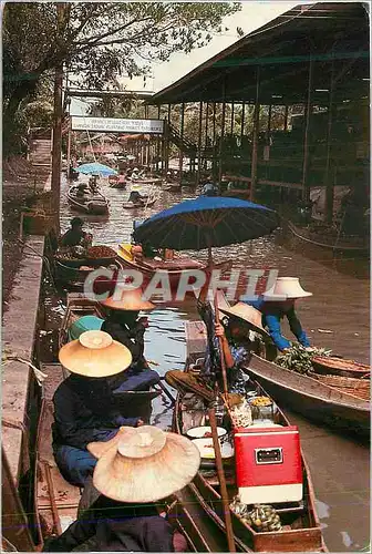 Cartes postales moderne Boat Vendors Plying Along a Klong Part ot the Floating Market Scene at Damnoen Saduak