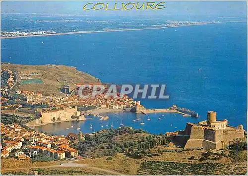 Cartes postales moderne Collioure Ville Catalane Vue Aerienne Au Premier Plan Le Tour Moyen Age)