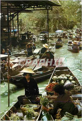 Cartes postales moderne Boat Vendors Playing Along a Klong Part of the Floating Market Scene at Damnoen Saduak