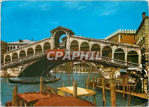 Cartes postales moderne Venezia Pont de Rialto et gondole