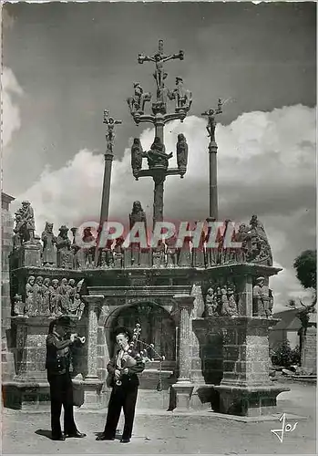 Moderne Karte Bretagne Plougastel Daoulas (Finistere) Jeunes Sonneurs de Plougastel Devant Le Grand Calvaire d