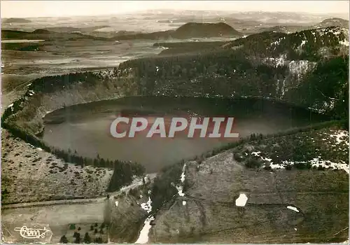 Cartes postales moderne Le lac pavin (p de d) vue aerienne