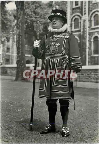 Cartes postales moderne Tower of london chief yeoman warder Militaria