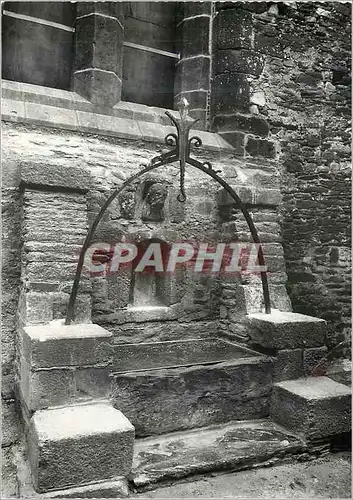 Cartes postales moderne Malestroit (morbihan) puits du xiii siecle remarquable tete de christ trouvee au fond