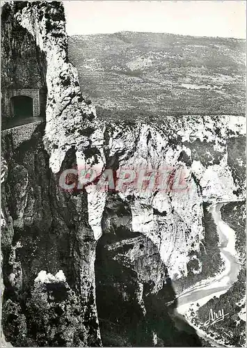 Cartes postales moderne Les Gorges Pittoresque du Verdon A pic sur el Verdon vu du tunnel du Foyet