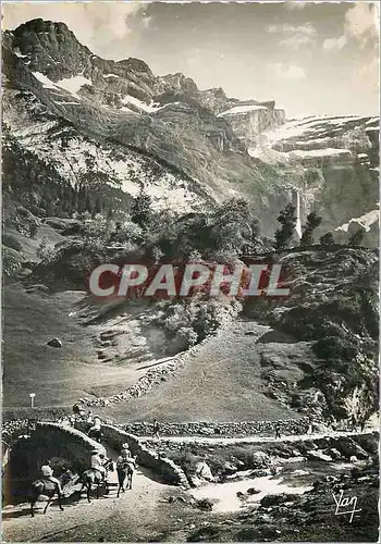 Cartes postales moderne Gavarnie Vers la Cirque Au pont Noel