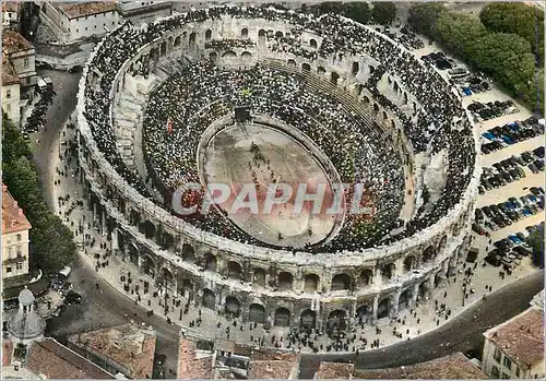 Moderne Karte Nimes Gard Vue aerrienne sur les Arenes un jour de Corrida