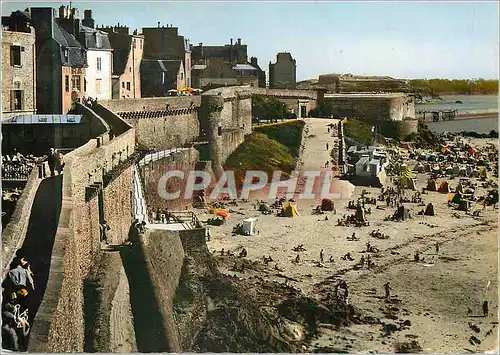Cartes postales moderne Saint Malo La Plage Ban Secours et les Remparts