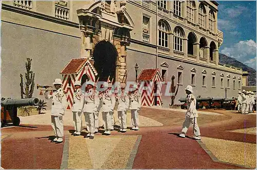 Cartes postales moderne Principaute de Monaco La Releve de la Garde devant le Palais Princier Militaria