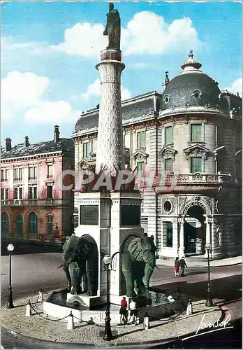 Cartes postales moderne Chambery Savoie La Fontaine des Elephants sans cul et la Statue du General de Boigne