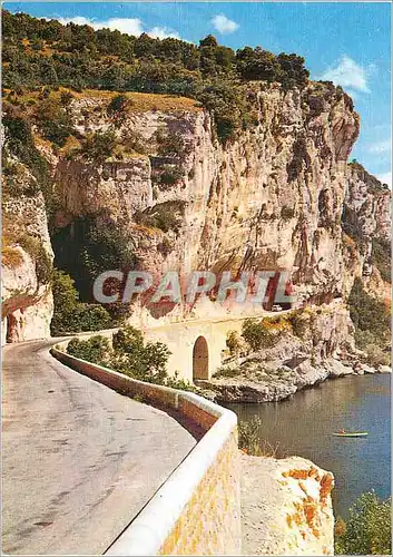 Cartes postales moderne Les Gorges de l Ardeche La route pittoresque des Gorges avec ses belles promenades touristiques