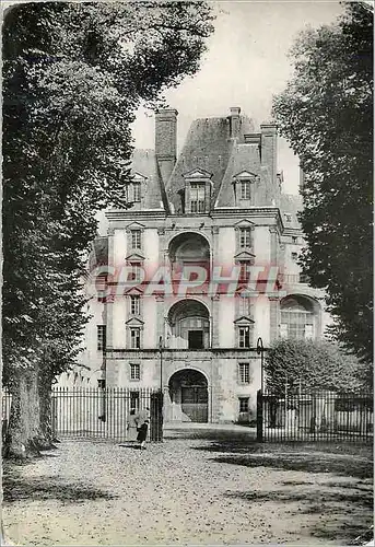 Cartes postales moderne Palais de Fontainebleau Le Pavillon de Maintenon et la Porte Doree ancienne Entree du Chateau Ro