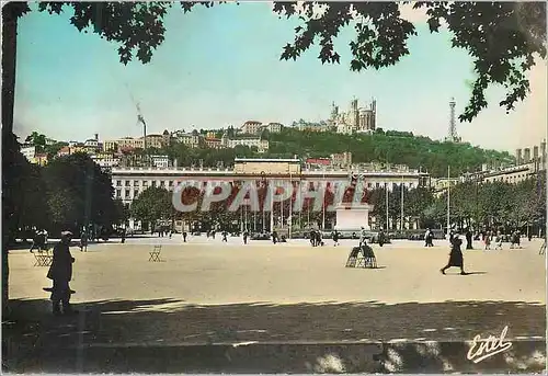 Cartes postales moderne Lyon Place Bellecourt et Celline de Fourviere