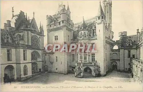 Cartes postales Pierrefonds Le Chateau L'Escalier d'Honneur le Donjon et la Chapelle