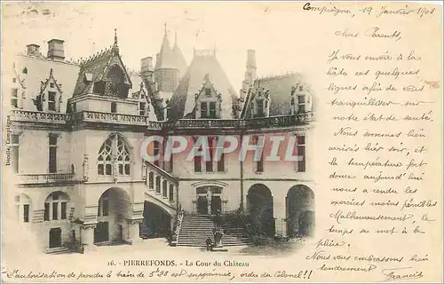 Cartes postales Pierrefonds La cour du Ch�teau (carte 1900)