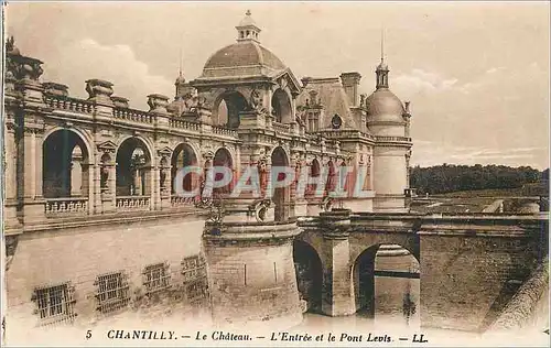 Cartes postales Chantilly Le Chateau L'Entree et le Pont Levis