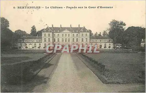 Ansichtskarte AK Bertangles Le Chateau Facade sur la Cour d'Honneur