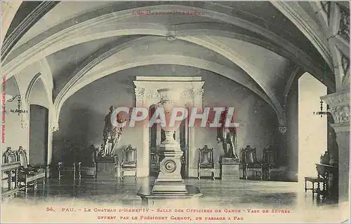 Cartes postales Pau Le Chateau d'Henri IV Salle des Officiers de Garde Vase de Sevres offert par le president Ca