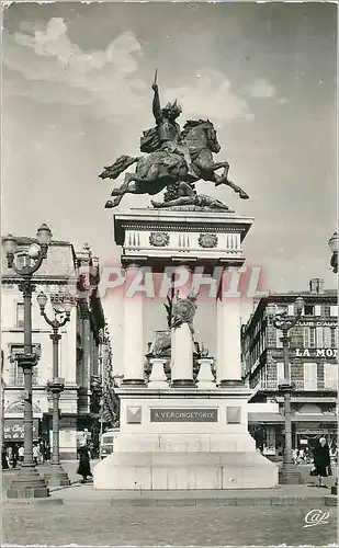 Cartes postales moderne 824 clermont ferrand place de jaude monument de vercingetorx
