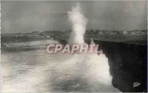 Cartes postales moderne 1290 saint jean de luz le socoa effet de vagues dans le fond saint jean de luz et la pointe de s