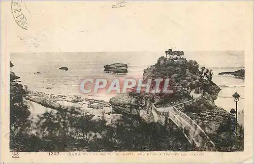 Cartes postales 1207 biarritz Le rocher de Basta Vue prise a travers les tamaris