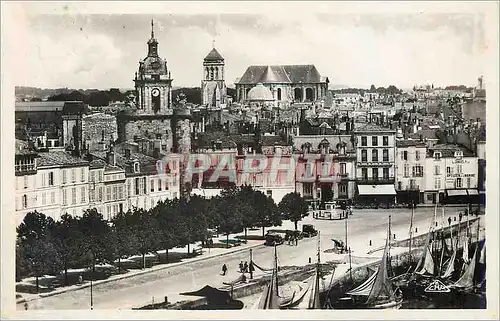 Cartes postales moderne 14 la rochelle vue vers la grosse horloge et la cathedrale Bateaux de peche