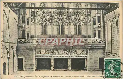 Cartes postales Poitiers (vienne) palais de justice cheminee et varrieres (xiv siecle) de la salle des pas perd