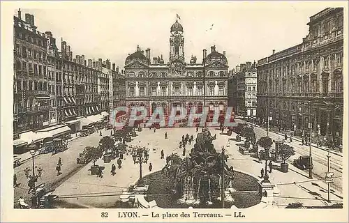 Cartes postales 82 lyon la place des terreaux