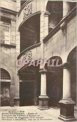 Ansichtskarte AK Montferrand Cour et Escalier de l Hotel d Albiat et des Sires de Beaujeu