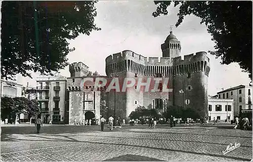 Cartes postales moderne Perpignan Pyr Or Le Castillet et la Place de la Victoire Vue d ensemble