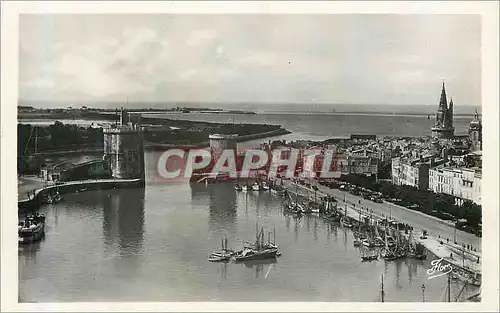 Cartes postales moderne La Rochelle Panorama de l entree du Port La Tour St Nicolas et la tour de la Chaine Bateaux