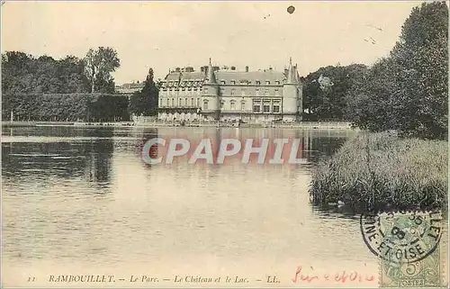 Ansichtskarte AK Rambouillet Le Parc Le Chateau et le Lac