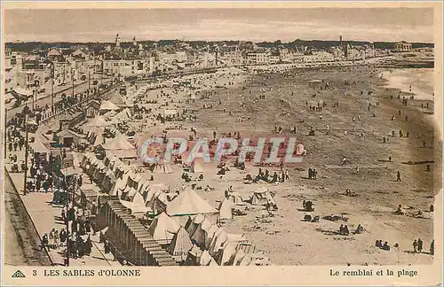 Cartes postales Les Sables d Olonne Le remblai et la plage