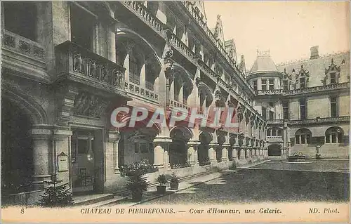 Ansichtskarte AK Chateau de Pierrefonds Cour d Honneur une Galerie